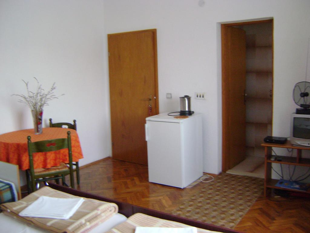 Apartments Radulovic Biograd Na Moru Quarto foto