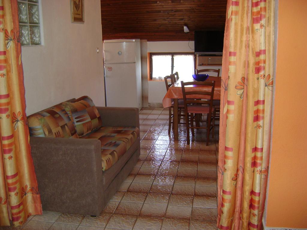 Apartments Radulovic Biograd Na Moru Quarto foto